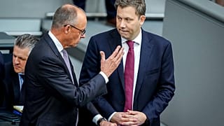 Канцлер Мерц предупреждает, что "государство всеобщего благосостояния больше не является финансово жизнеспособным", но СДПГ и ХДС/ХСС все еще должны договориться о реформах.