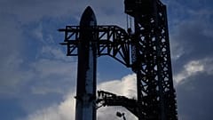 SpaceX'in mega roketi Starship, Teksas'taki Starbase'den yapılacak bir test uçuşu için hazırlanırken, 25 Ağustos 2025