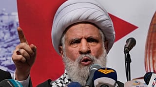 الأمين العام لحزب الله الشيخ نعيم قاسم يلقي كلمة خلال تظاهرة تضامنية مع الفلسطينيين، في الضاحية الجنوبية لبيروت، لبنان، الجمعة 13 أكتوبر/ تشرين الأول 2023.