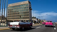 Vista de la Embajada de EE.UU. desde el malecón.