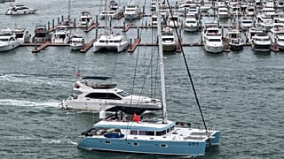 Yatlar, Kajiki Tayfunu öncesinde Çin’in güneyindeki Hainan eyaletine bağlı Sanya’daki limana dönerken, 23 Ağustos 2025