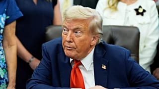 رئیس جمهور دونالد ترامپ در دفتر بیضی کاخ سفید، دوشنبه، 25 آگوست 2025، در واشنگتن.