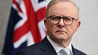 Anthony Albanese ausztrál miniszterelnök sajtótájékoztatón beszél a médiának az ausztráliai Canberrában, a Parlament Házban tartott sajtótájékoztatón, 2025. augusztus 26-án, kedden.