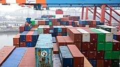 Τεράστια κινητοποίηση των αρχών για την πυρκαγιά στο λιμάνι του Αμβρούγου