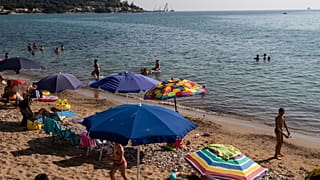 Quest'estate i turisti in Sicilia hanno avuto a che fare oltre che con piccoli sismi anche con il recupero del Bayesian, affondato un anno fa a Porticello