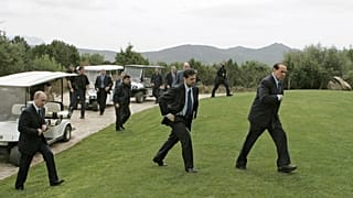 Ο τότε πρωθυπουργός Silvio Berlusconi και ο Ρώσος πρόεδρος Vladimir Putin στη Villa Certosa, Porto Rotondo, Σαρδηνία, στις 18 Απριλίου 2008.