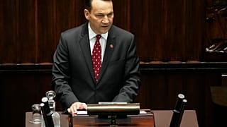 Polonya Dışişleri Bakanı Radek Sikorski 23 Nisan 2025 Çarşamba günü Polonya'nın başkenti Varşova'da parlamentoda bir konuşma yaptı. (AP Fotoğrafı/Czarek Sokolowski)