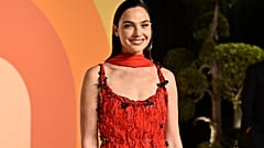 Η Gal Gadot φτάνει στο Vanity Fair Oscar Party την Κυριακή 2 Μαρτίου 2025, στο Wallis Annenberg Center for the Performing Arts στο Μπέβερλι Χιλς της Καλιφόρνια.