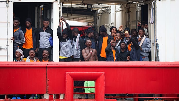 Commissione Ue indaga sull'attacco della Guardia costiera libica contro la nave Ocean Viking