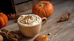 A ciência por detrás do nosso desejo de beber café com leite de abóbora