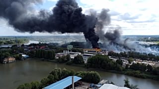 Captura de pantalla - El mayor incendio devastador en el puerto de Hamburgo ha sido extinguido