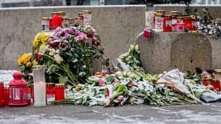 Trauer nach der Tat: Der Angeklagte Farhad N. steuerte ein Auto in einen Demonstrationszug.
