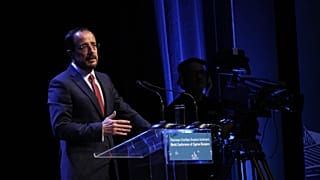 Ο Νίκος Χριστοδουλίδης στο βήμα του Παγκοσμίου Συνεδρίου Κυπρίων Διασποράς