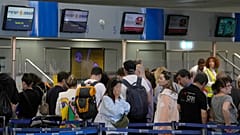 Επιβάτες στο αεροδρόμιο Ελ. Βενιζέλος της Αθήνας