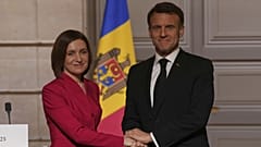 Márciusi fotó: Maia Sandu moldovai és Emmanuel Macron francia elnök Párizsban