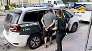 Detención de uno de los presuntos implicados en la operación policial.