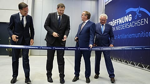 NATO-Chef Rutte, Bundesverteidigungsminister Pistorius, Vizekanzler Klingbeil und Rheinmetall-Chef Papperger