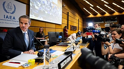 Rafael Grossi, a NAÜ vezetője részt vesz a Kormányzótanács ülésén Bécsben, 2025. június 23-án.