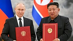 Der russische Präsident Wladimir Putin und Nordkoreas Staatschef Kim Jong Un posieren für ein Foto während der Unterzeichnungszeremonie der neuen Partnerschaft in Pjöngjang am 19. Juni 2024. 