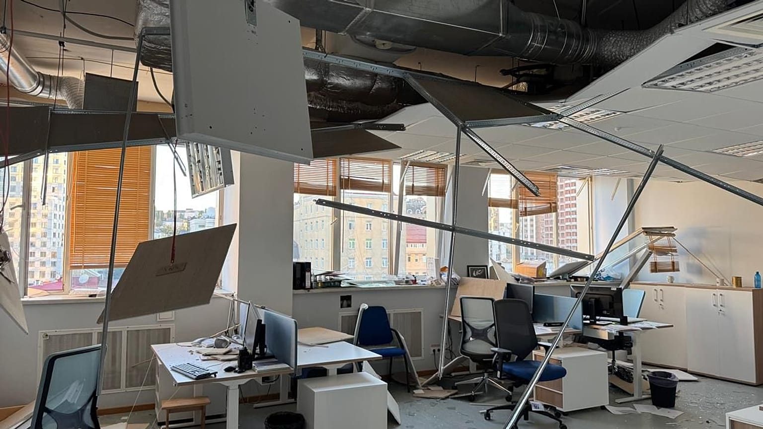 Destrucción en el interior de la delegación de la UE en Kiev.