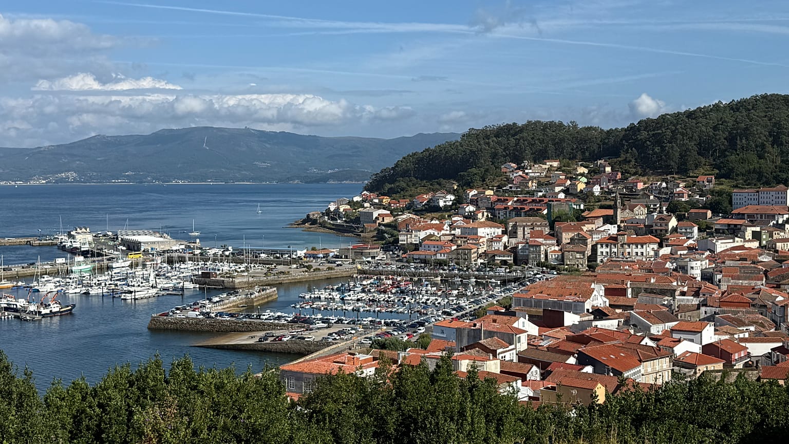 Una postal de Galicia: panorámica de Muros. Agosto 2025