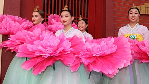 Performers from the Korean diaspora in Uzbekistan prepare for a traditional fan dance