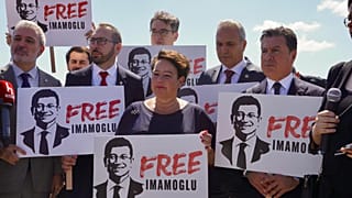 Die Eurocities-Delegation befindet sich in Silivri, wo der Bürgermeister der IBB, Ekrem İmamoğlu, inhaftiert ist. Die Bitte der Delegation um ein Treffen wurde vom Justizministerium abschlägig beschieden.