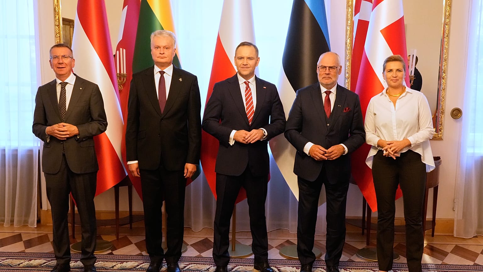 Le président polonais Karol Nawrocki avec ses invités étrangers au Palais du Belvédère à Varsovie.