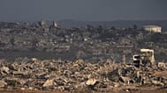 Edificios que fueron destruidos durante las operaciones terrestres y aéreas israelíes se observan en la Franja de Gaza, vistos desde el sur de Israel, el jueves 28 de agosto de 2025.