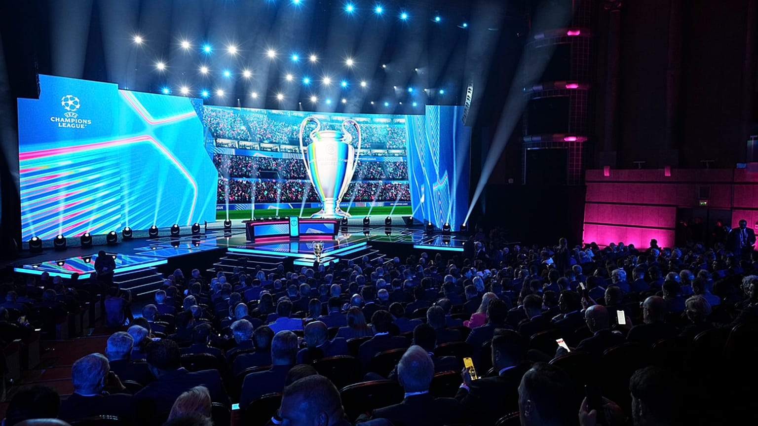 La scène avant le tirage au sort de la phase de groupes de la Ligue des champions à Munich, 28 août 2025