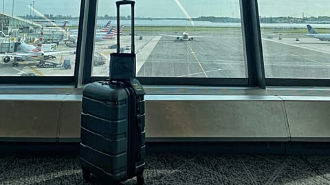 A Ryanair planeia aumentar os bónus para os funcionários que detectem malas de cabine demasiado grandes