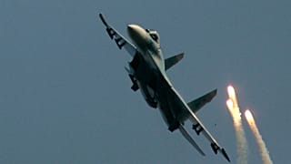 Самолет F-16 во время авиашоу в Радоме 
