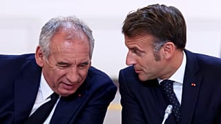 Il presidente francese Emmanuel Macron e il primo ministro Francois Bayrou al Palazzo dell'Eliseo a Parigi, 12 luglio 2025