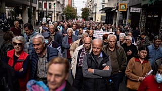 Protesta de pensionistas en Atenas en noviembre de 2023.