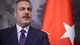 وزير الخارجية التركي هاكان فيدان يتحدث خلال مؤتمر صحفي مشترك عقب اجتماعه مع وزير الخارجية الروسي سيرجي لافروف في موسكو، روسيا، الثلاثاء 27 مايو 2025.