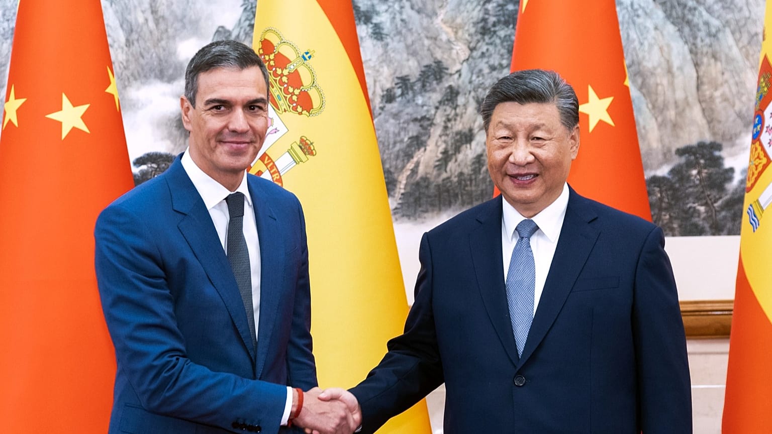El primer ministro español, Pedro Sánchez, a la izquierda, se reúne con el presidente chino, Xi Jinping, en Beijing, el 9 de septiembre de 2024.