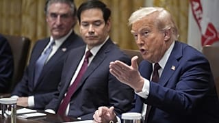 El presidente Donald Trump durante una reunión del gabinete, el martes 26 de agosto de 2025, en la Casa Blanca en Washington.