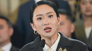 Tayland'ın görevden uzaklaştırılan Başbakanı Paetongtarn Shinawatra, 29 Ağustos 2025, Cuma günü Bangkok, Tayland'da görevden alınmasının ardından düzenlediği basın toplantısında medyaya konuştu. (AP 