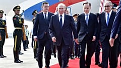 Xinhua Haber Ajansı tarafından yayınlanan fotoğrafta, Rusya Devlet Başkanı Vladimir Putin, ortada, Pazar günü Çin'in Tianjin kentinde.