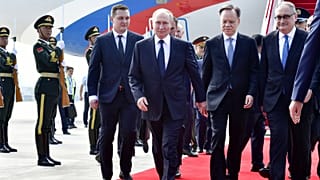 Xinhua Haber Ajansı tarafından yayınlanan fotoğrafta, Rusya Devlet Başkanı Vladimir Putin, ortada, Pazar günü Çin'in Tianjin kentinde.
