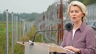 European Commission President Ursula von der Leyen delivers a statement to the media during their visit to the Polish-Belarus border, in Krynki, 31 August 2025