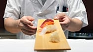Un emplatado de sashimi, otra variedad de presentar pescado crudo en la cocina japonesa.