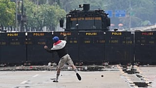Ola de protestas en Indonesia tras la muerte de un mensajero abatido por la policía.