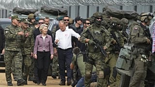 A Bizottság elnöke Tusk lengyel kormányfővel Krynkiben, a lengyel-belorusz határon