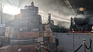 Entrada de la exposición 'Back to Hogwarts' en Madrid con el tren y las maletas