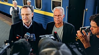 Die beiden Fraktionsvorsitzenden der Union und SPD, Jens Spahn und Matthias Miersch, sind überraschend nach Kyjiw gereist.