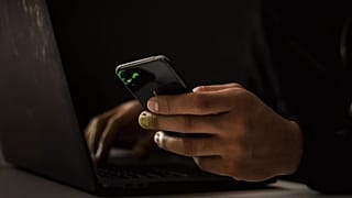 Imagen que ilustra como actúa un hacker.