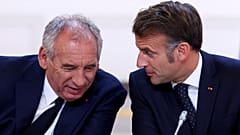 Premierminister Francois Bayrou mit Präsident Emmanuel Macron, links, im Elysée-Palast in Paris (12. Juli 2025)