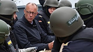 Merz kancellár a Bayern fregatt avatásán, 2025 augusztus 28. 