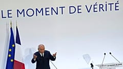 FILE: Il primo ministro francese Francois Bayrou svela i piani per il bilancio del prossimo anno, 15 luglio 2025